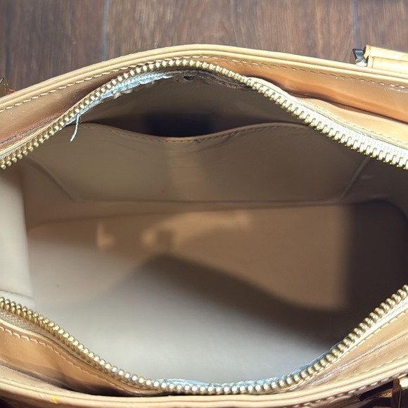 Authentic Louis Vuitton Houston tote in Monogram gold vernis leather - Picture 9 of 17